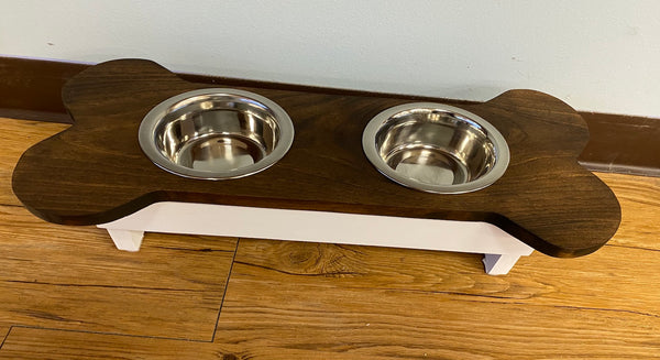 Dog stand with 2 bowls
