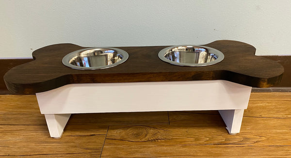 Dog stand with 2 bowls